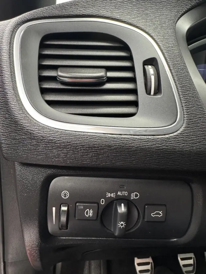 2.0i T4 R-Design Navigatie-Cr.contr-Clima-Camera-Parkeersensoren-Panoramadak-Stoelverwarming-Leder-LED-Lm18''velgen