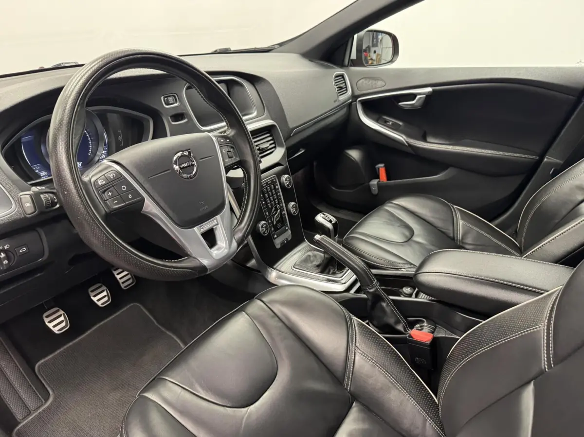 2.0i T4 R-Design Navigatie-Cr.contr-Clima-Camera-Parkeersensoren-Panoramadak-Stoelverwarming-Leder-LED-Lm18''velgen