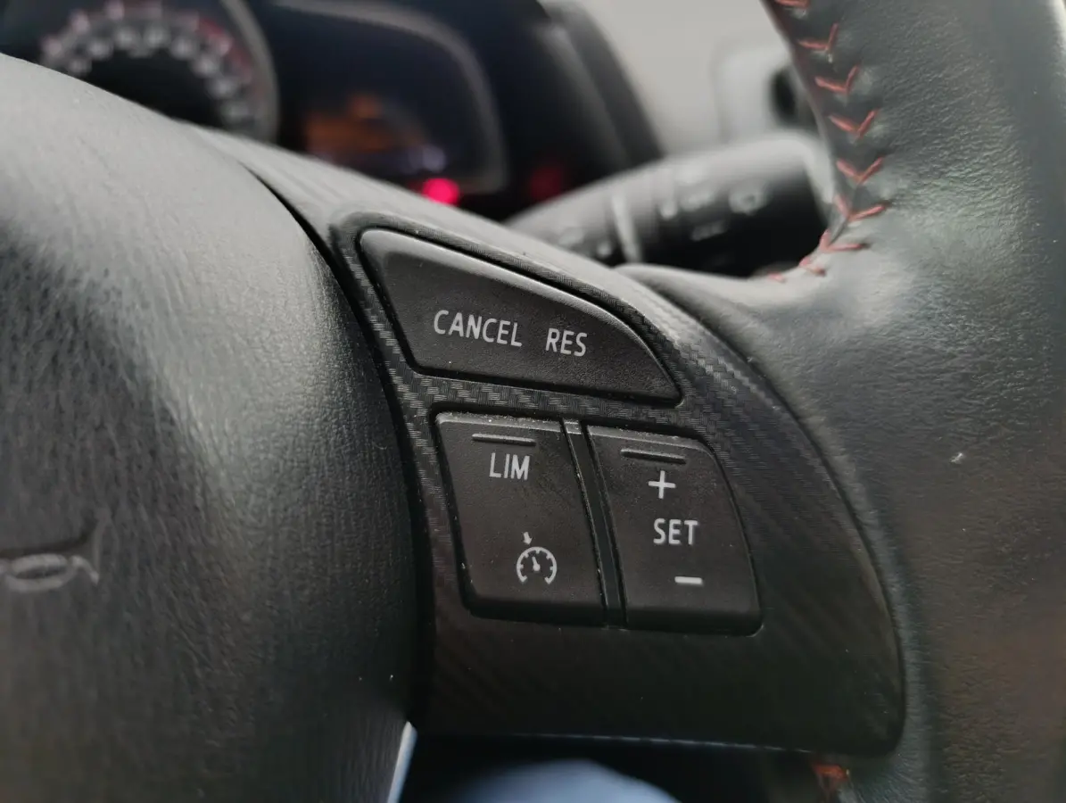 2.0 TS+ | Cruise Control | Navigatie | Dodehoeksensoren | Stoelverwarming | Half-lederen bekleding
