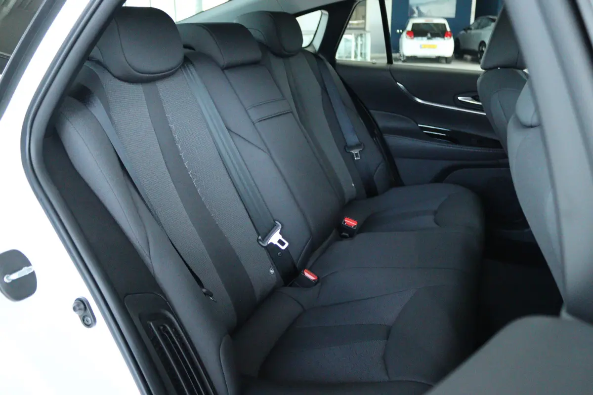 Dynamic | 10 Jaar Fabrieksgarantie | Adapt. Cruise | Stoelverwarming | Camera | Elektr. stoelen | Navi | Carplay | Climate