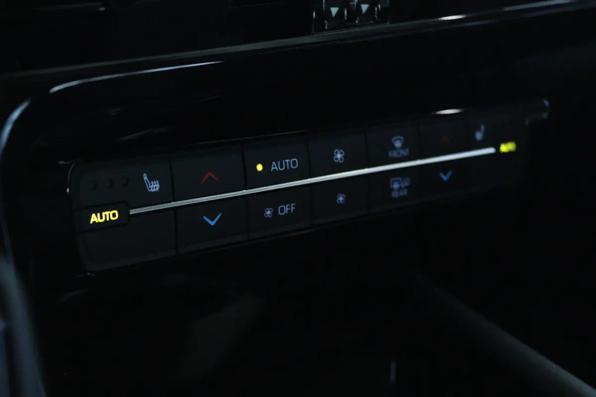 Dynamic | 10 Jaar Fabrieksgarantie | Adapt. Cruise | Stoelverwarming | Camera | Elektr. stoelen | Navi | Carplay | Climate
