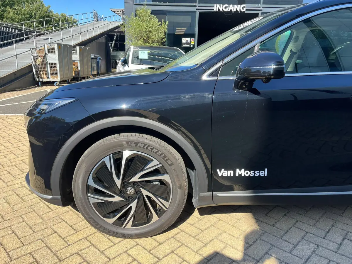Luxury 4WD 77 kWh | 360 Camera | Led koplampen | CarPlay | Panoramadak | Stoel+ Stuurverwarming | Stoelventilatie |