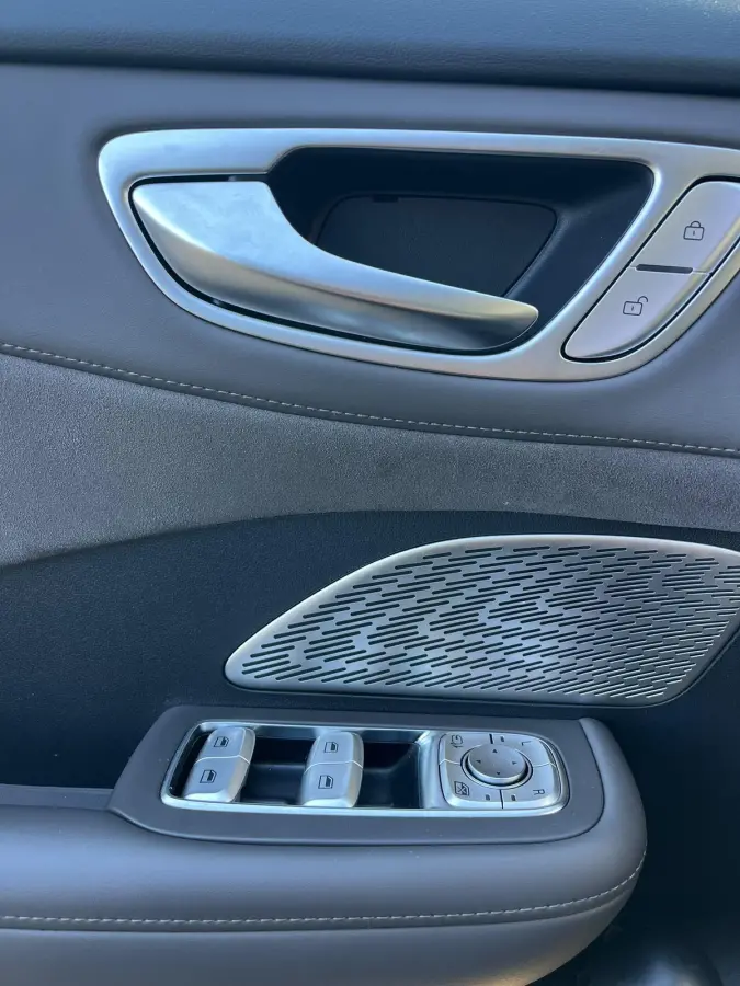 Luxury 4WD 77 kWh | 360 Camera | Led koplampen | CarPlay | Panoramadak | Stoel+ Stuurverwarming | Stoelventilatie |