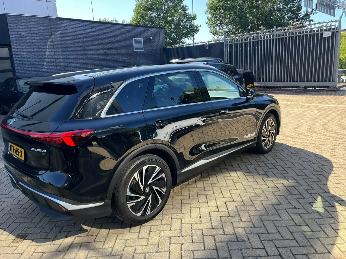 Luxury 4WD 77 kWh | 360 Camera | Led koplampen | CarPlay | Panoramadak | Stoel+ Stuurverwarming | Stoelventilatie |