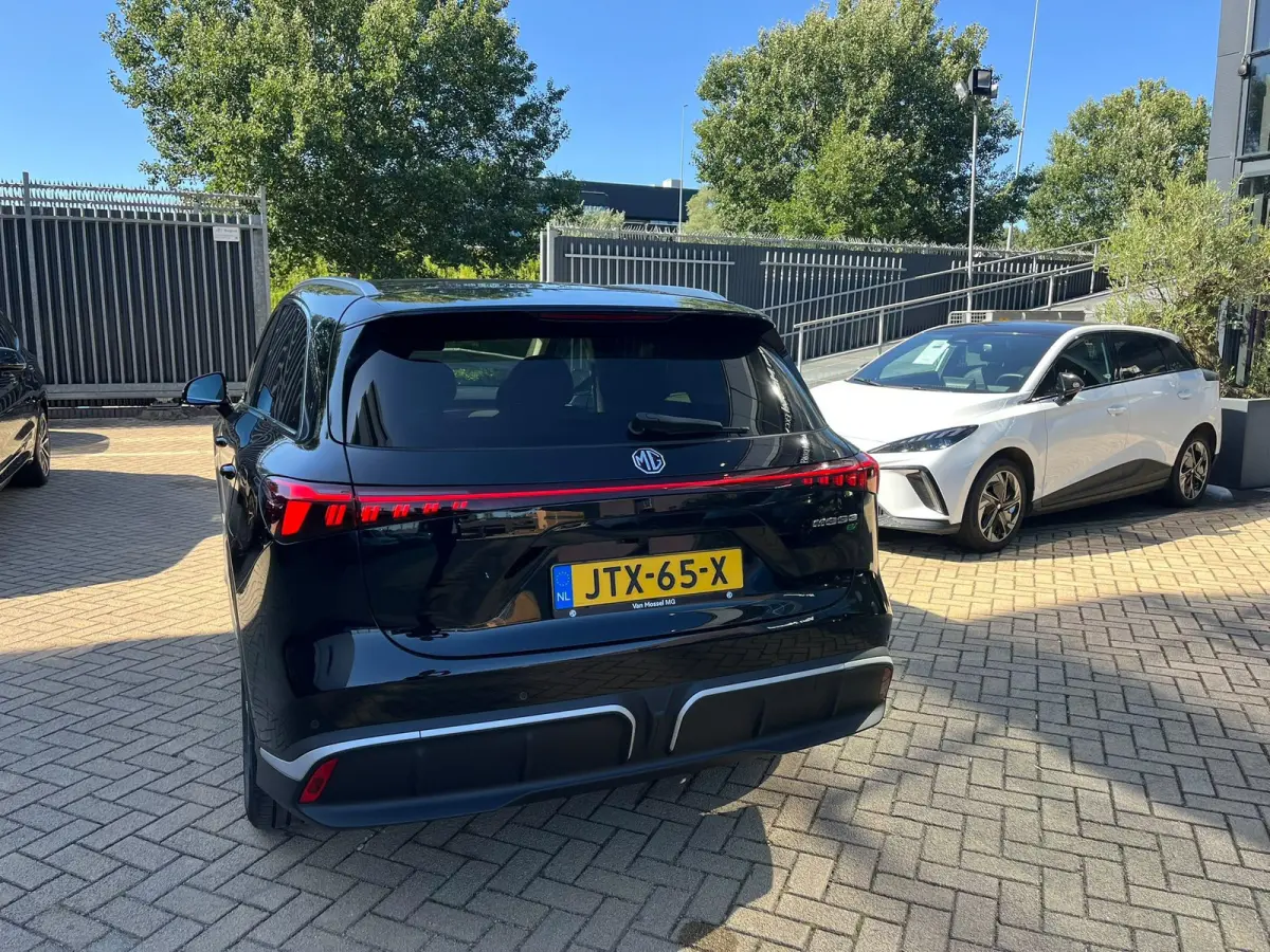 Luxury 4WD 77 kWh | 360 Camera | Led koplampen | CarPlay | Panoramadak | Stoel+ Stuurverwarming | Stoelventilatie |