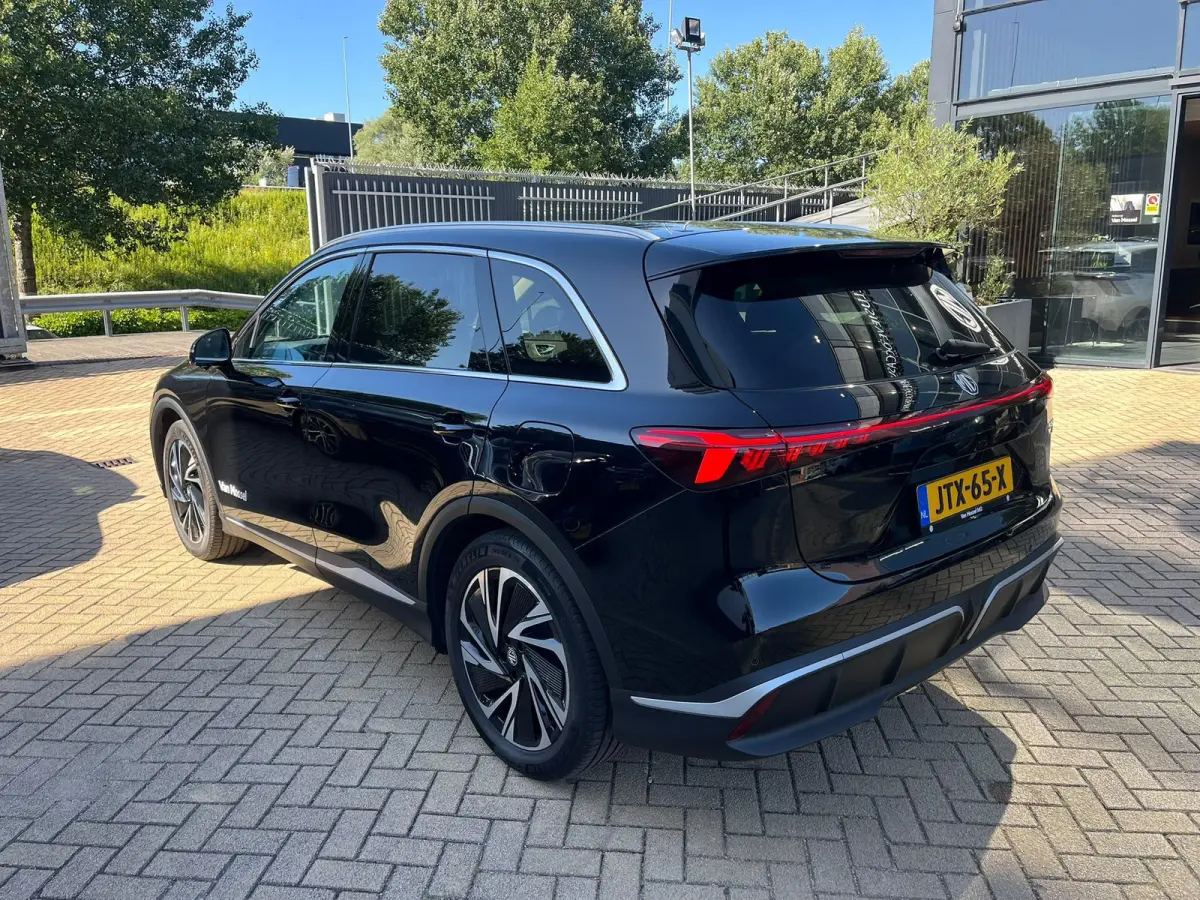 Luxury 4WD 77 kWh | 360 Camera | Led koplampen | CarPlay | Panoramadak | Stoel+ Stuurverwarming | Stoelventilatie |