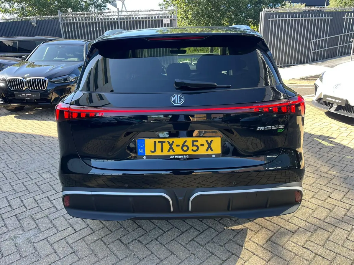 Luxury 4WD 77 kWh | 360 Camera | Led koplampen | CarPlay | Panoramadak | Stoel+ Stuurverwarming | Stoelventilatie |