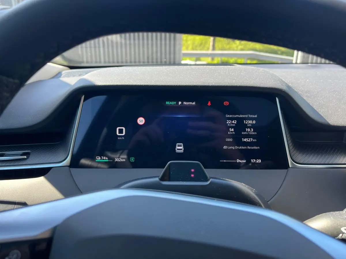Luxury 4WD 77 kWh | 360 Camera | Led koplampen | CarPlay | Panoramadak | Stoel+ Stuurverwarming | Stoelventilatie |