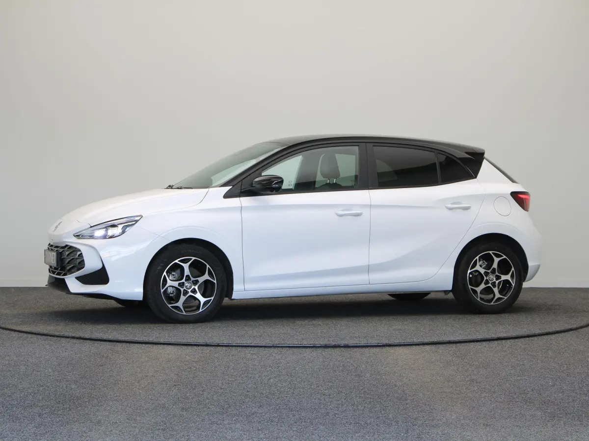1.5 Luxury | Bi-Tone | Apple Carplay & Android Auto | Rondomzicht Camera | Stoel en Stuurwielverwarming |
