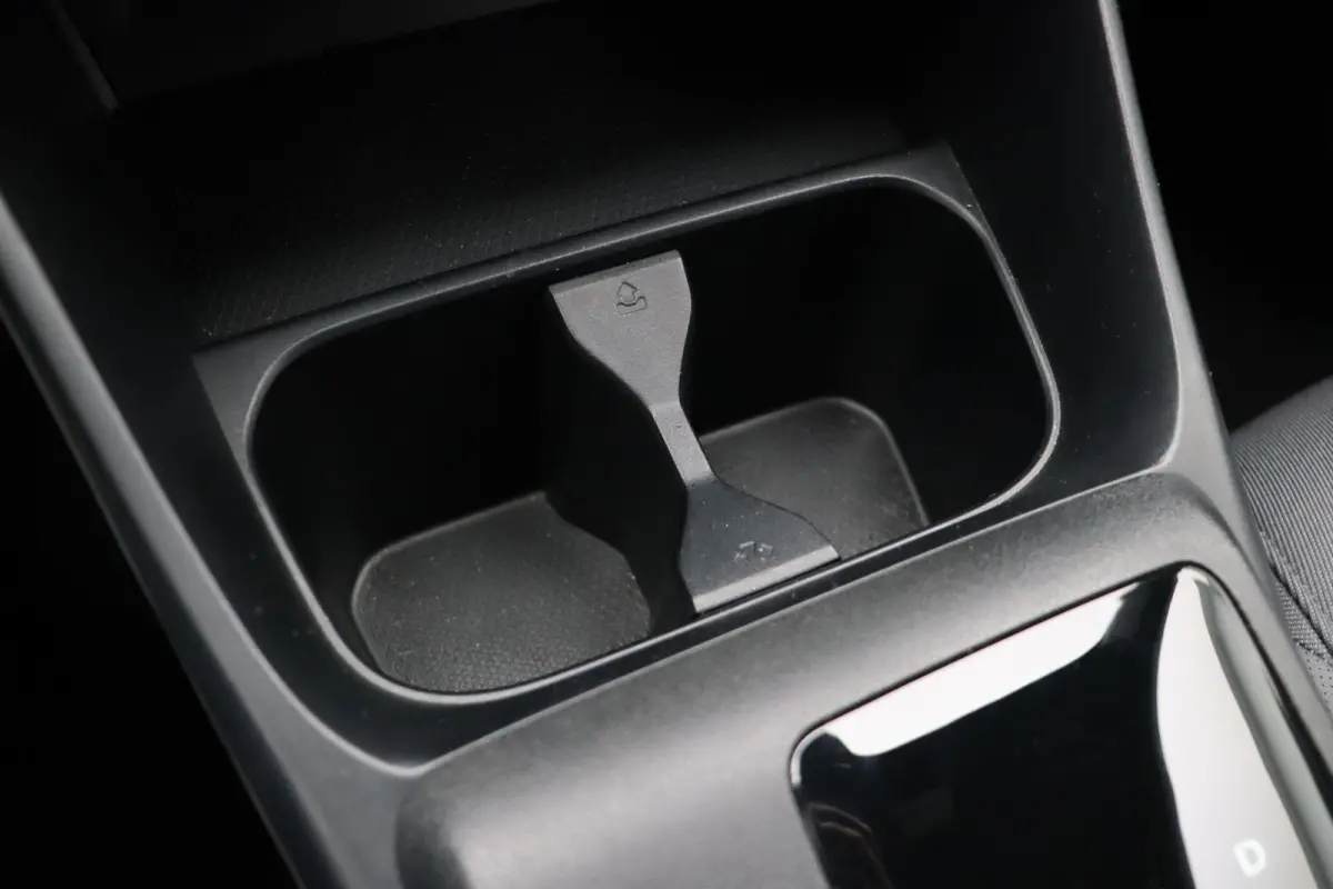 1.5 Luxury | Bi-Tone | Apple Carplay & Android Auto | Rondomzicht Camera | Stoel en Stuurwielverwarming |