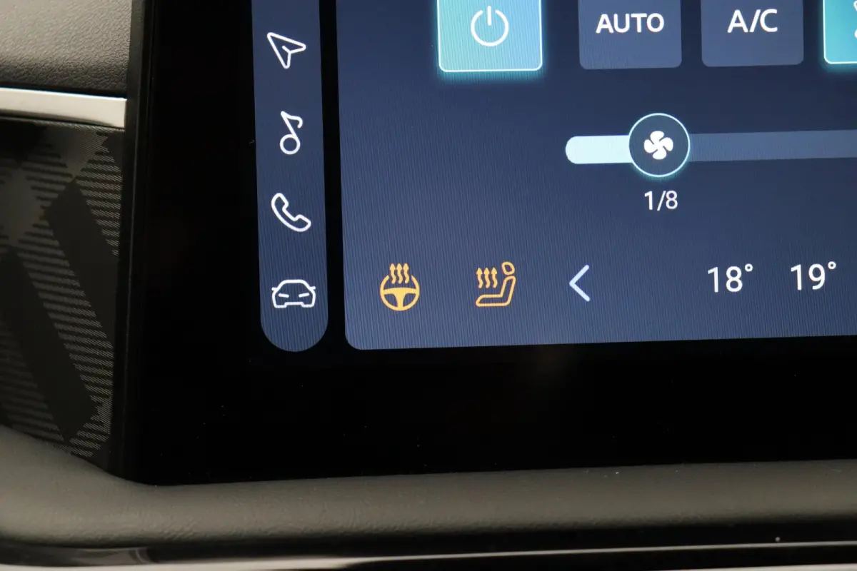 1.5 Luxury | Bi-Tone | Apple Carplay & Android Auto | Rondomzicht Camera | Stoel en Stuurwielverwarming |
