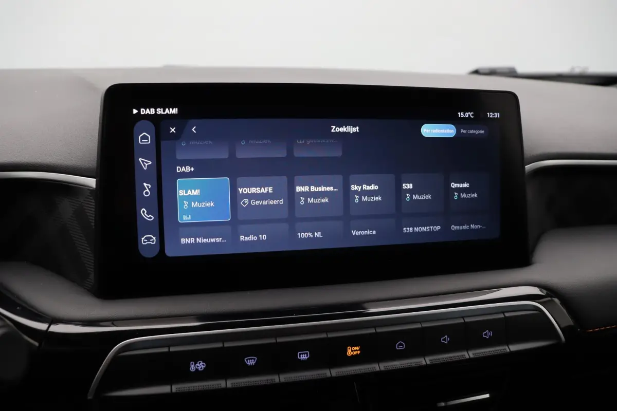 1.5 Luxury | Bi-Tone | Apple Carplay & Android Auto | Rondomzicht Camera | Stoel en Stuurwielverwarming |