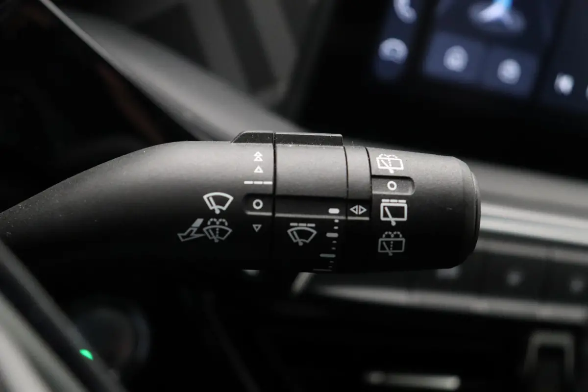 1.5 Luxury | Bi-Tone | Apple Carplay & Android Auto | Rondomzicht Camera | Stoel en Stuurwielverwarming |