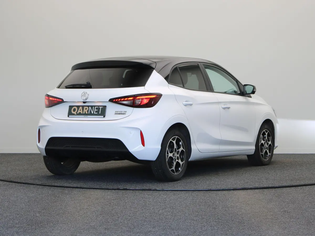 1.5 Luxury | Bi-Tone | Apple Carplay & Android Auto | Rondomzicht Camera | Stoel en Stuurwielverwarming |
