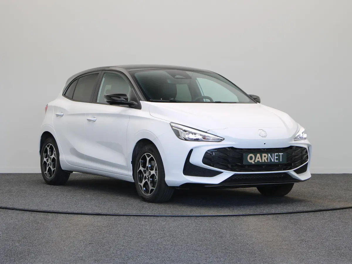 1.5 Luxury | Bi-Tone | Apple Carplay & Android Auto | Rondomzicht Camera | Stoel en Stuurwielverwarming |