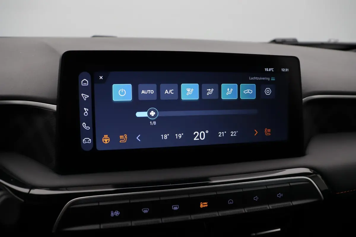 1.5 Luxury | Bi-Tone | Apple Carplay & Android Auto | Rondomzicht Camera | Stoel en Stuurwielverwarming |
