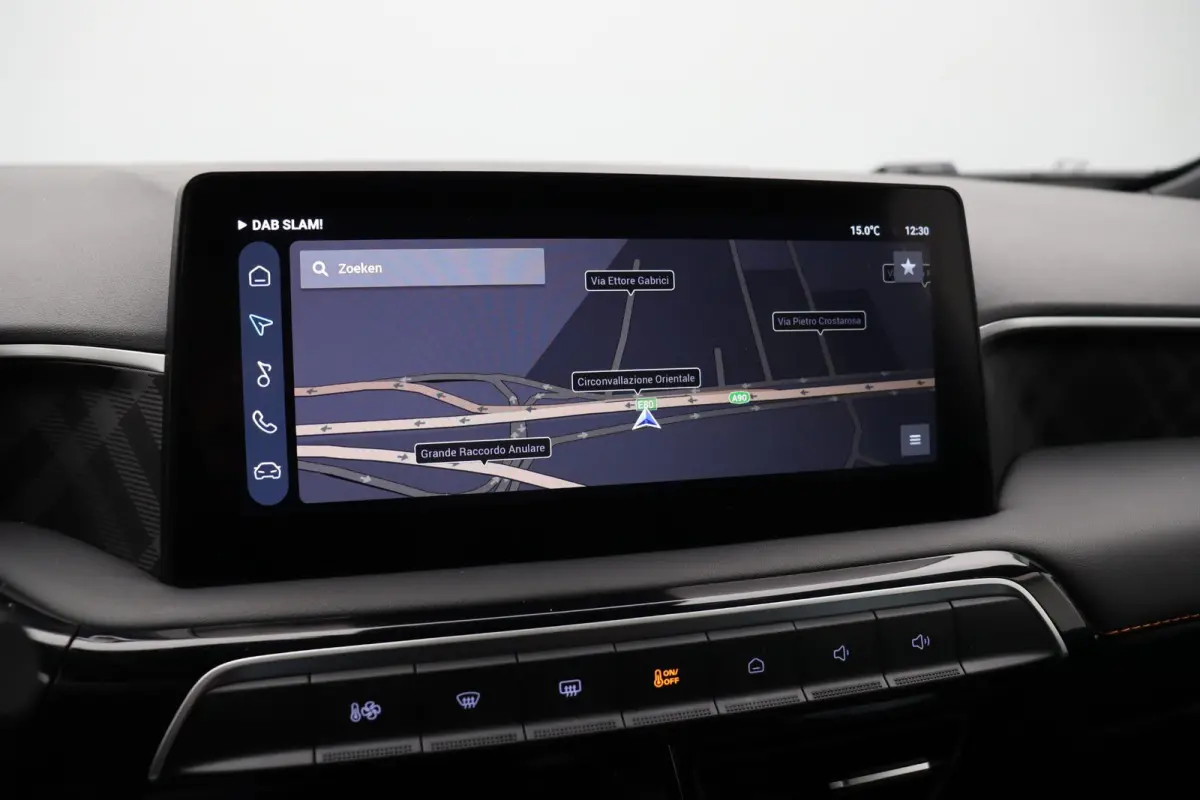 1.5 Luxury | Bi-Tone | Apple Carplay & Android Auto | Rondomzicht Camera | Stoel en Stuurwielverwarming |