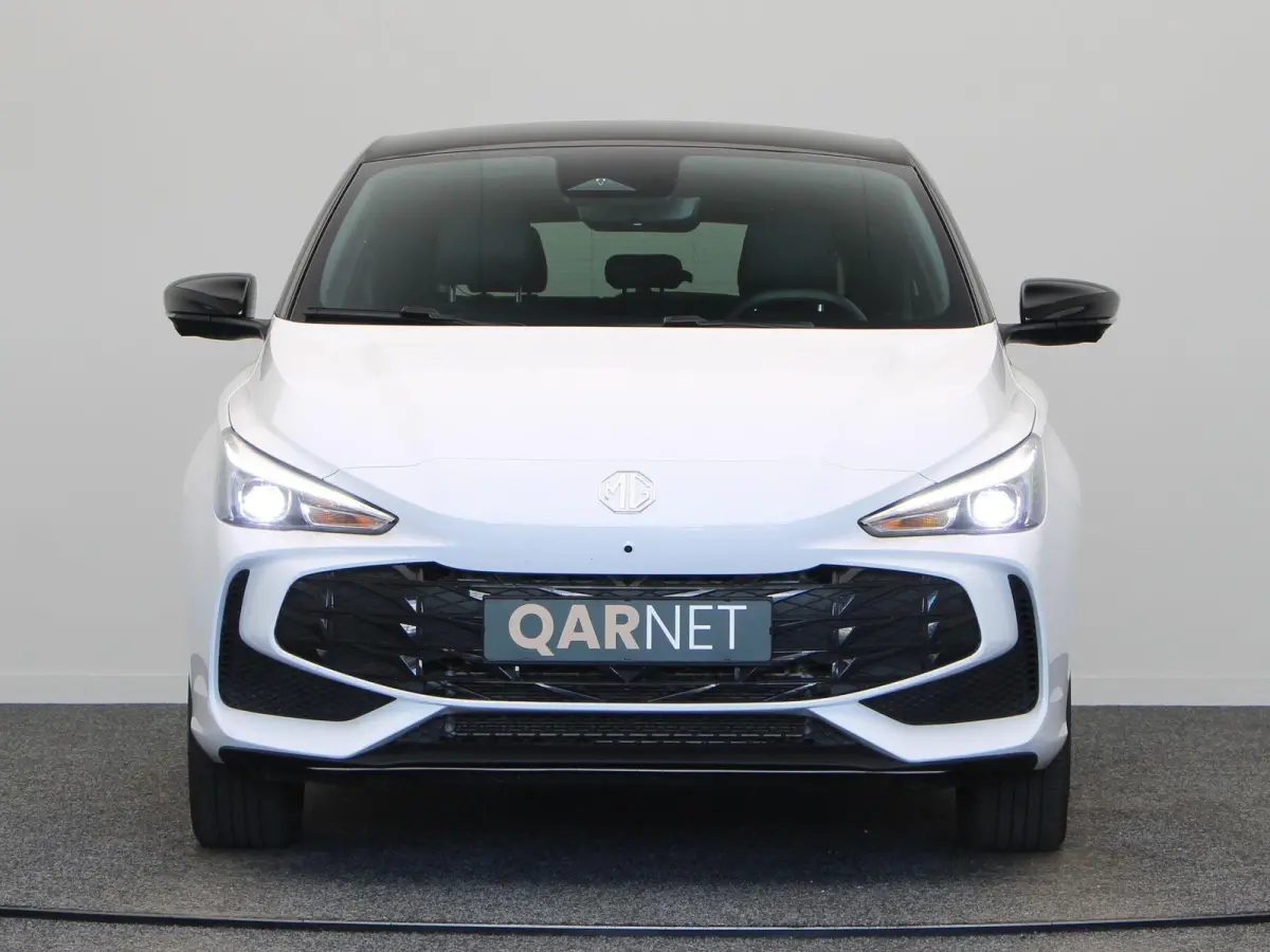 1.5 Luxury | Bi-Tone | Apple Carplay & Android Auto | Rondomzicht Camera | Stoel en Stuurwielverwarming |