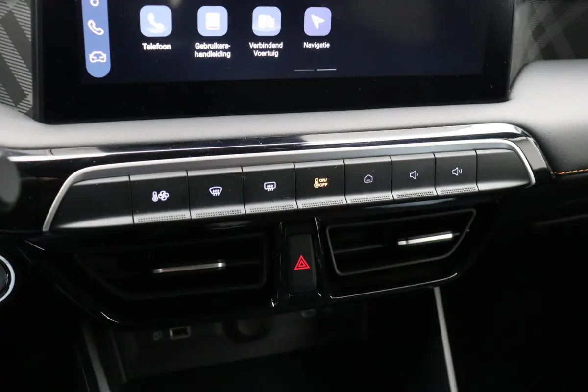 1.5 Luxury | Bi-Tone | Apple Carplay & Android Auto | Rondomzicht Camera | Stoel en Stuurwielverwarming |