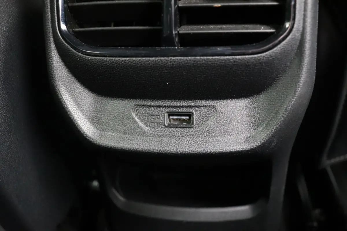 1.5 Luxury | Bi-Tone | Apple Carplay & Android Auto | Rondomzicht Camera | Stoel en Stuurwielverwarming |