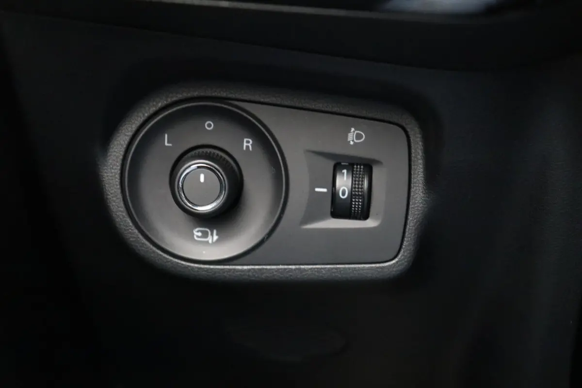 1.5 Luxury | Bi-Tone | Apple Carplay & Android Auto | Rondomzicht Camera | Stoel en Stuurwielverwarming |