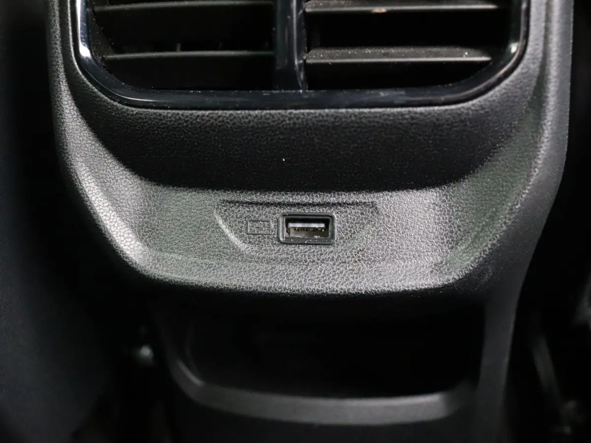 1.5 Luxury | Apple Carplay & Android Auto | Rondomzicht Camera | Stoel en Stuurwielverwarming |