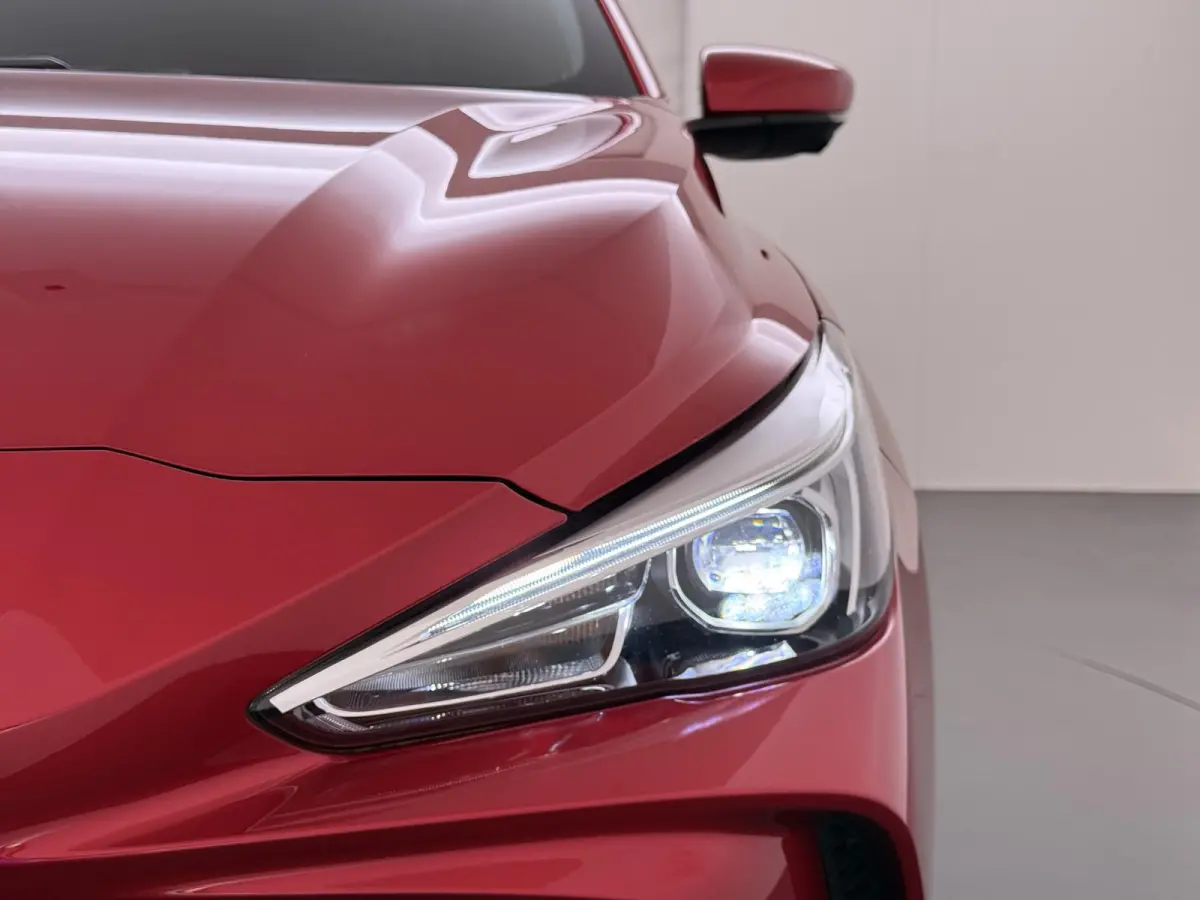 1.5 Hybrid+ Luxury VAN:22.900,- VOOR:19.877,- UW HERFSTVOORDEEL:3.023,- ONDERHOUD GEHAD BIJ DEALER, DIRECT LEVERBAAR | 7 JAAR MG FABRIEKS GARANTIE TM 02-2032 | STOEL + STUURVERWARMING | 360 