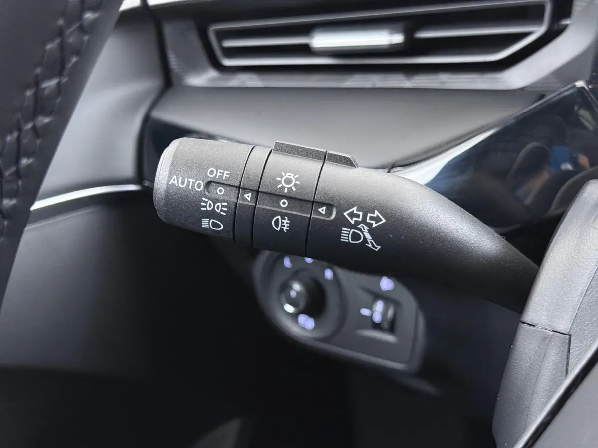 1.5 Hybrid+ Luxury VAN:22.900,- VOOR:19.877,- UW HERFSTVOORDEEL:3.023,- ONDERHOUD GEHAD BIJ DEALER, DIRECT LEVERBAAR | 7 JAAR MG FABRIEKS GARANTIE TM 02-2032 | STOEL + STUURVERWARMING | 360 