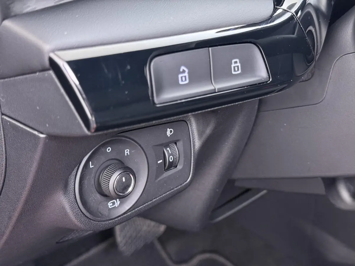 1.5 Hybrid+ Luxury VAN:22.900,- VOOR:19.877,- UW HERFSTVOORDEEL:3.023,- ONDERHOUD GEHAD BIJ DEALER, DIRECT LEVERBAAR | 7 JAAR MG FABRIEKS GARANTIE TM 02-2032 | STOEL + STUURVERWARMING | 360 