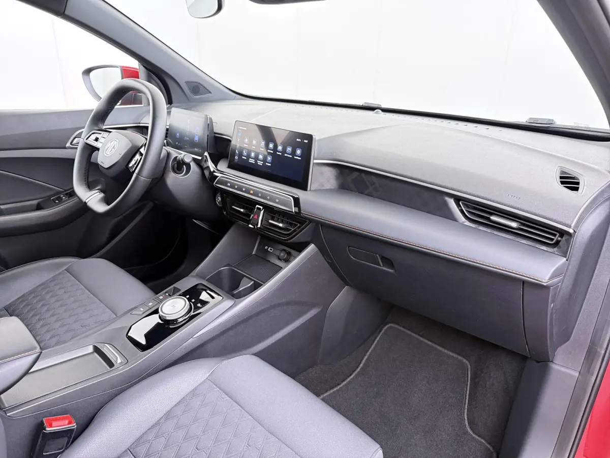 1.5 Hybrid+ Luxury VAN:22.900,- VOOR:19.877,- UW HERFSTVOORDEEL:3.023,- ONDERHOUD GEHAD BIJ DEALER, DIRECT LEVERBAAR | 7 JAAR MG FABRIEKS GARANTIE TM 02-2032 | STOEL + STUURVERWARMING | 360 