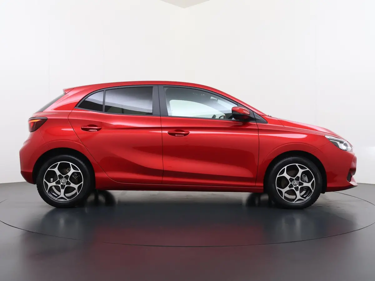 1.5 Hybrid+ Luxury VAN:22.900,- VOOR:19.877,- UW HERFSTVOORDEEL:3.023,- ONDERHOUD GEHAD BIJ DEALER, DIRECT LEVERBAAR | 7 JAAR MG FABRIEKS GARANTIE TM 02-2032 | STOEL + STUURVERWARMING | 360 