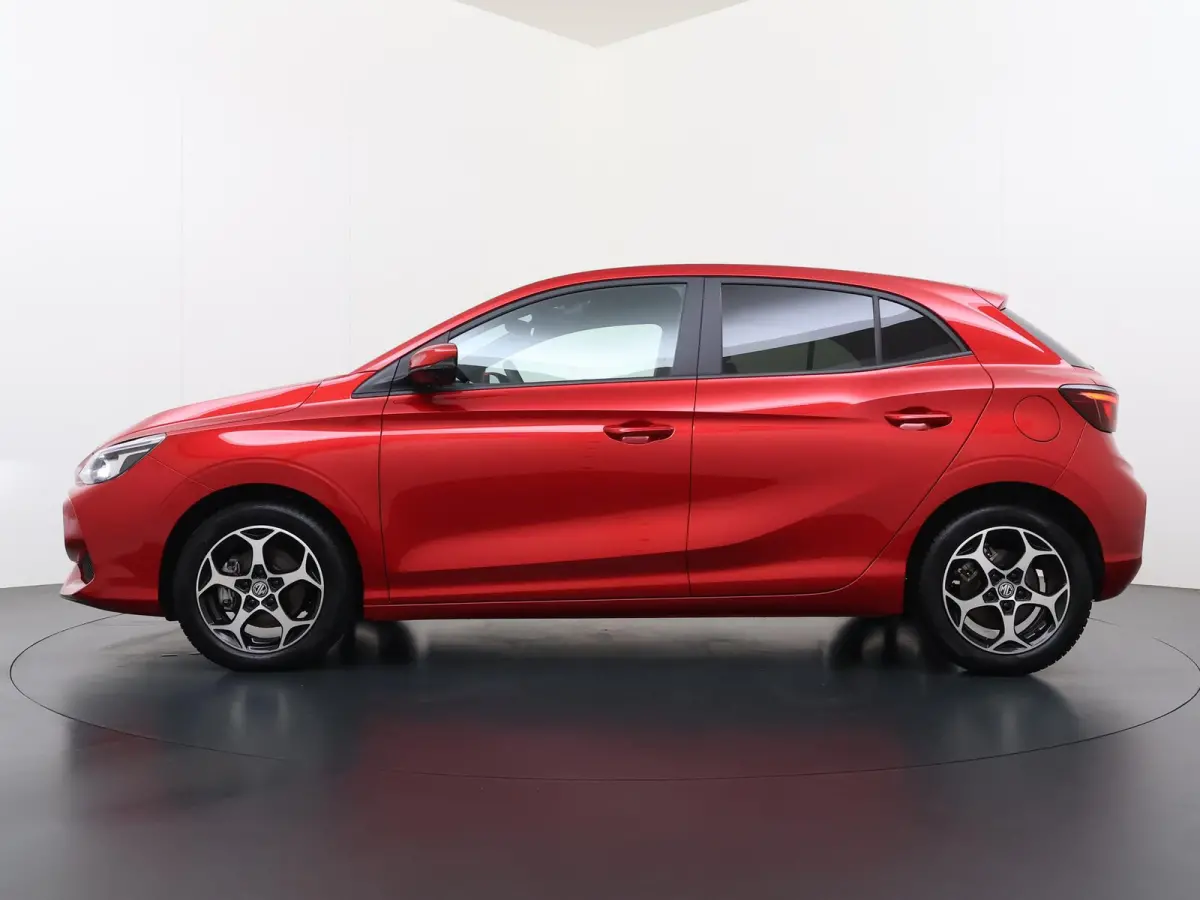 1.5 Hybrid+ Luxury VAN:22.900,- VOOR:19.877,- UW HERFSTVOORDEEL:3.023,- ONDERHOUD GEHAD BIJ DEALER, DIRECT LEVERBAAR | 7 JAAR MG FABRIEKS GARANTIE TM 02-2032 | STOEL + STUURVERWARMING | 360 