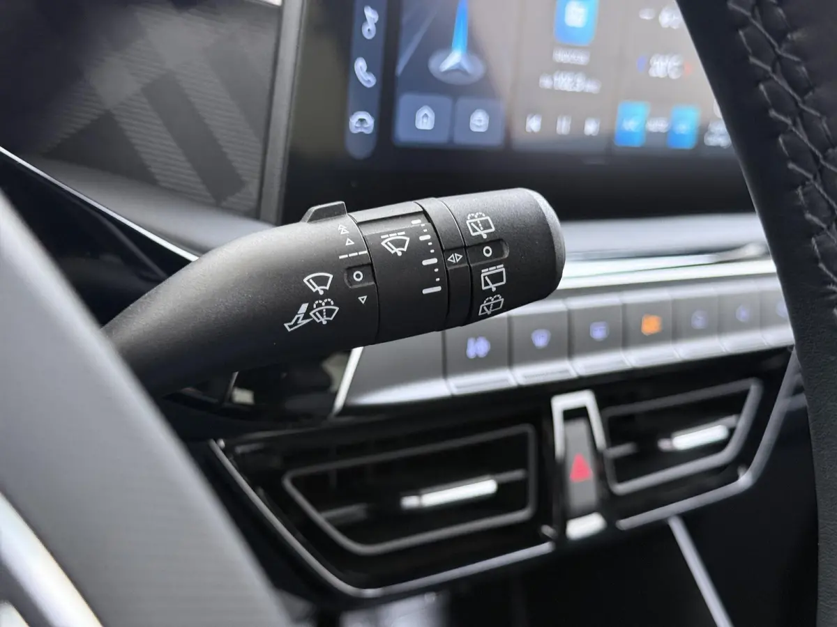 1.5 Hybrid+ Luxury VAN:22.900,- VOOR:19.877,- UW HERFSTVOORDEEL:3.023,- ONDERHOUD GEHAD BIJ DEALER, DIRECT LEVERBAAR | 7 JAAR MG FABRIEKS GARANTIE TM 02-2032 | STOEL + STUURVERWARMING | 360 