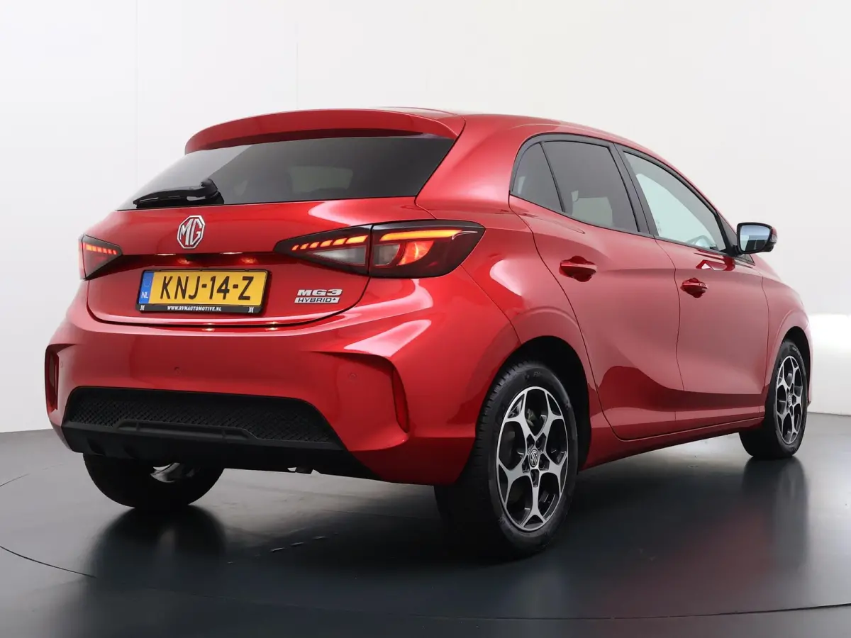 1.5 Hybrid+ Luxury VAN:22.900,- VOOR:19.877,- UW HERFSTVOORDEEL:3.023,- ONDERHOUD GEHAD BIJ DEALER, DIRECT LEVERBAAR | 7 JAAR MG FABRIEKS GARANTIE TM 02-2032 | STOEL + STUURVERWARMING | 360 