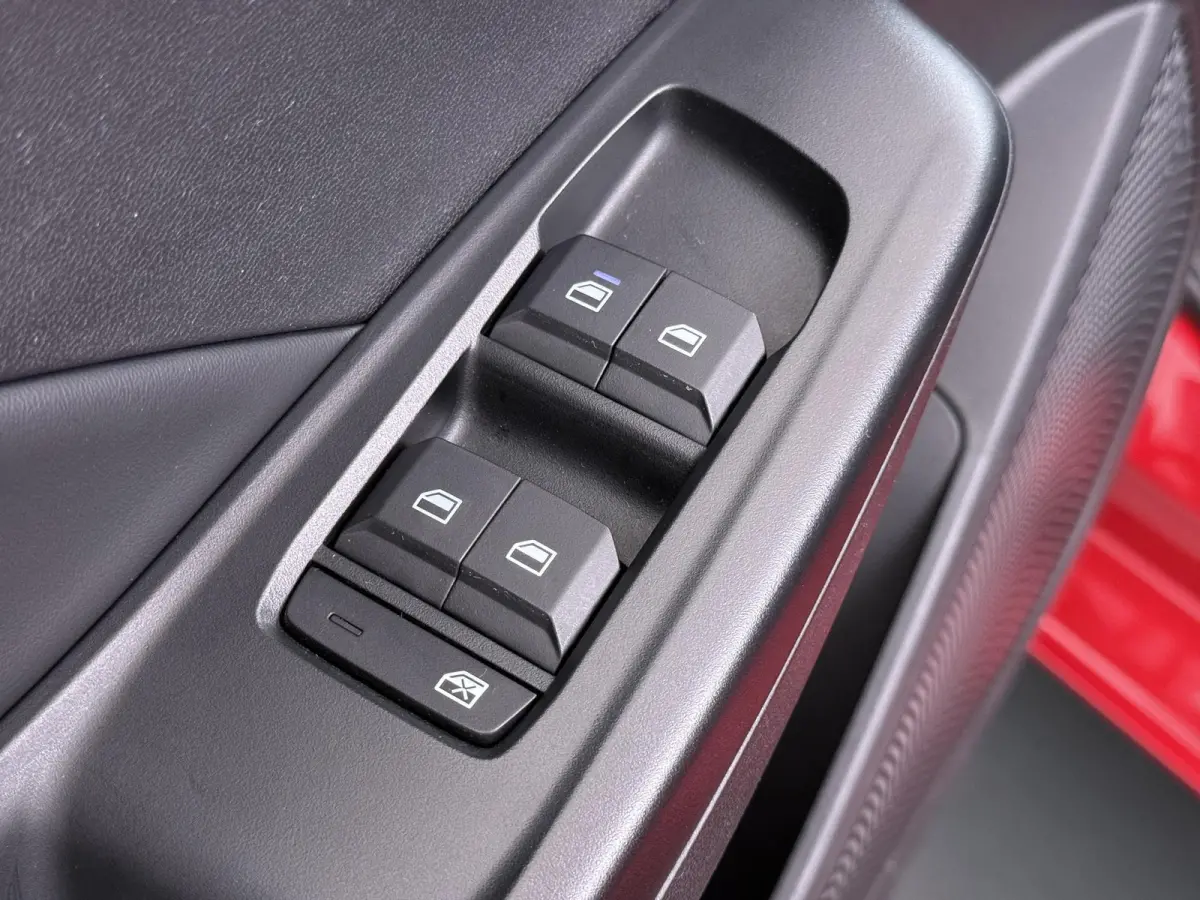 1.5 Hybrid+ Luxury VAN:22.900,- VOOR:19.877,- UW HERFSTVOORDEEL:3.023,- ONDERHOUD GEHAD BIJ DEALER, DIRECT LEVERBAAR | 7 JAAR MG FABRIEKS GARANTIE TM 02-2032 | STOEL + STUURVERWARMING | 360 