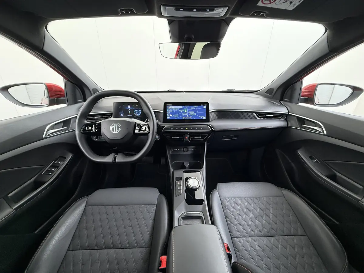 1.5 Hybrid+ Luxury VAN:22.900,- VOOR:19.877,- UW HERFSTVOORDEEL:3.023,- ONDERHOUD GEHAD BIJ DEALER, DIRECT LEVERBAAR | 7 JAAR MG FABRIEKS GARANTIE TM 02-2032 | STOEL + STUURVERWARMING | 360 