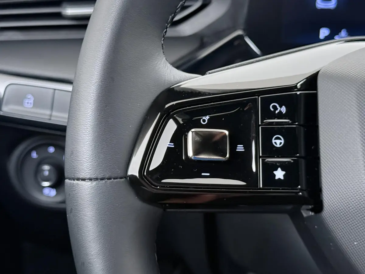 1.5 Hybrid+ Luxury VAN:22.900,- VOOR:19.877,- UW HERFSTVOORDEEL:3.023,- ONDERHOUD GEHAD BIJ DEALER, DIRECT LEVERBAAR | 7 JAAR MG FABRIEKS GARANTIE TM 02-2032 | STOEL + STUURVERWARMING | 360 