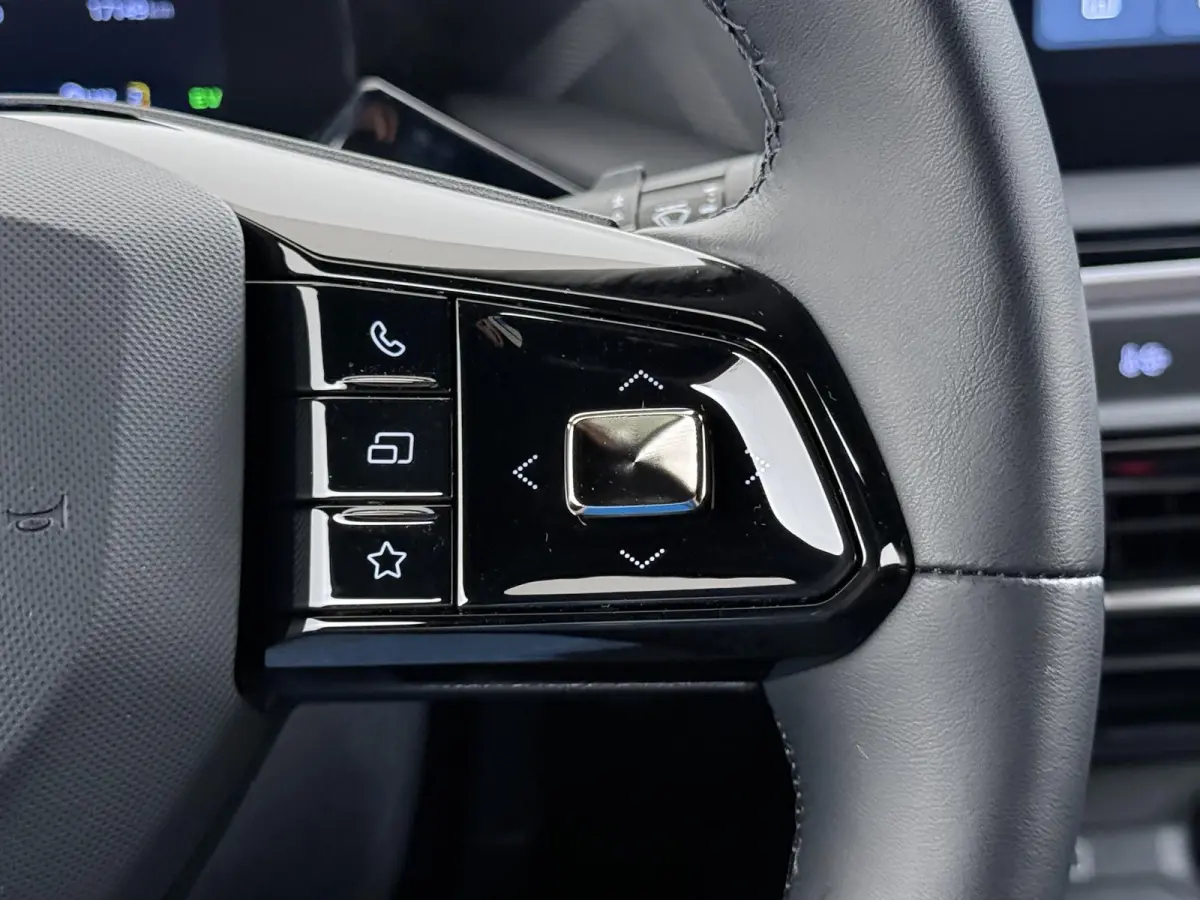 1.5 Hybrid+ Luxury VAN:22.900,- VOOR:19.877,- UW HERFSTVOORDEEL:3.023,- ONDERHOUD GEHAD BIJ DEALER, DIRECT LEVERBAAR | 7 JAAR MG FABRIEKS GARANTIE TM 02-2032 | STOEL + STUURVERWARMING | 360 