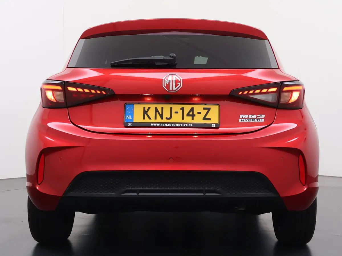 1.5 Hybrid+ Luxury VAN:22.900,- VOOR:19.877,- UW HERFSTVOORDEEL:3.023,- ONDERHOUD GEHAD BIJ DEALER, DIRECT LEVERBAAR | 7 JAAR MG FABRIEKS GARANTIE TM 02-2032 | STOEL + STUURVERWARMING | 360 