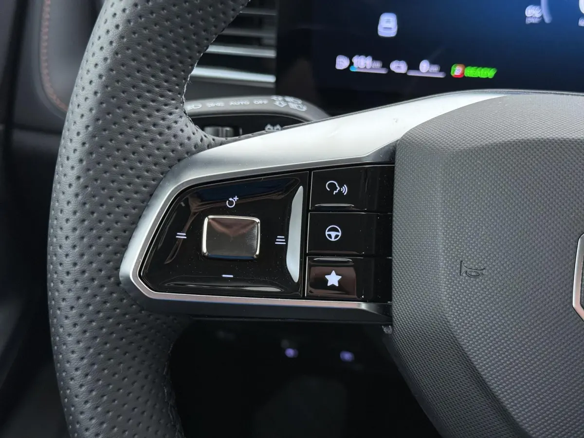 1.5 TGDI Luxury VAN: 39.900,- VOOR: 33.330,- UW HERFSTVOORDEEL: 6.570,- PLUG-IN HYBRIDE | 272PK NIEUWE AUTO | >1.000 KM TOTAAL BEREIK | 1E REGISTRATIE 03-2026 | 360° CAMERA | ELEKTRISCHE AC