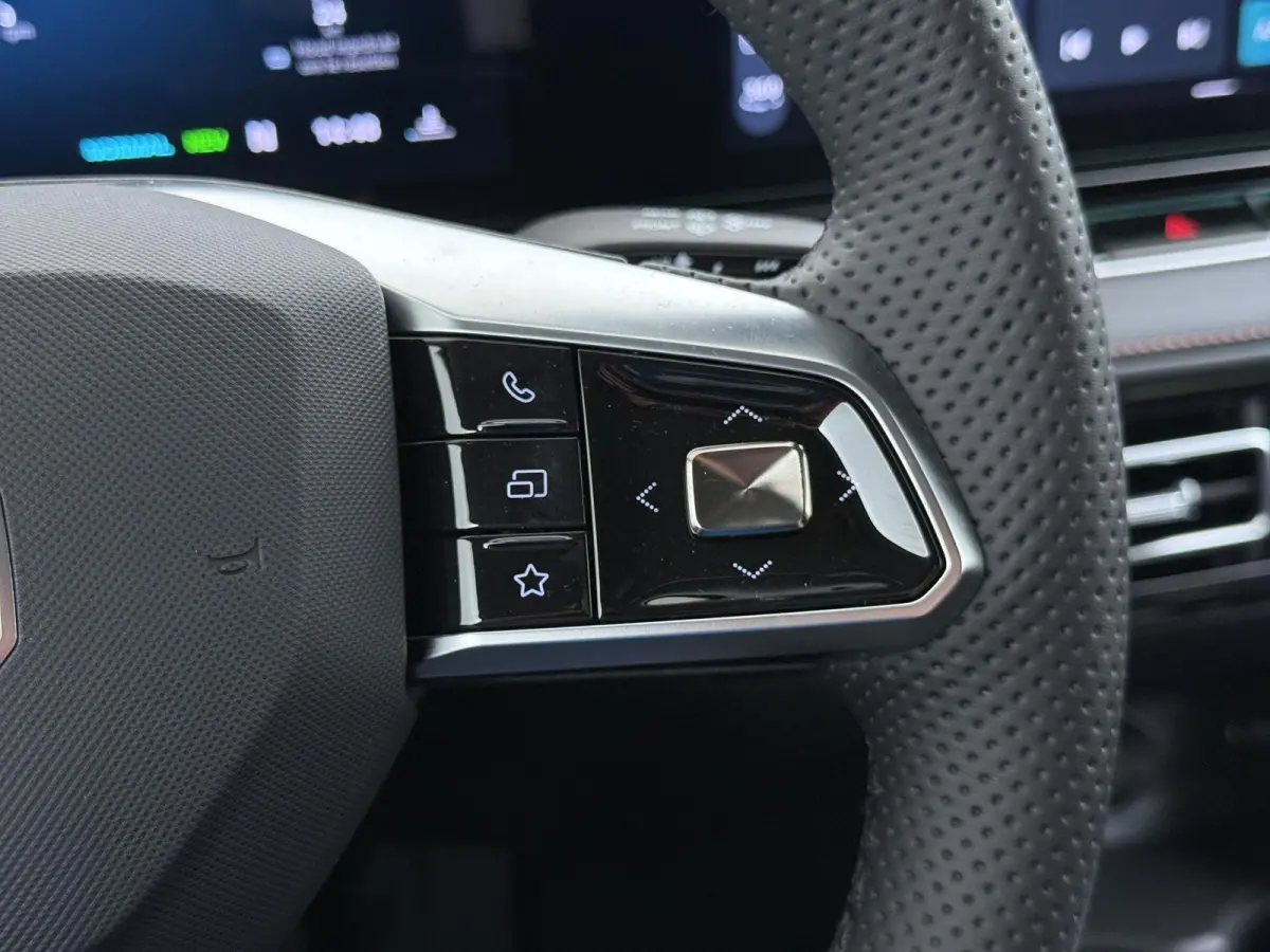 1.5 TGDI Luxury VAN: 39.900,- VOOR: 33.330,- UW HERFSTVOORDEEL: 6.570,- PLUG-IN HYBRIDE | 272PK NIEUWE AUTO | >1.000 KM TOTAAL BEREIK | 1E REGISTRATIE 03-2026 | 360° CAMERA | ELEKTRISCHE AC