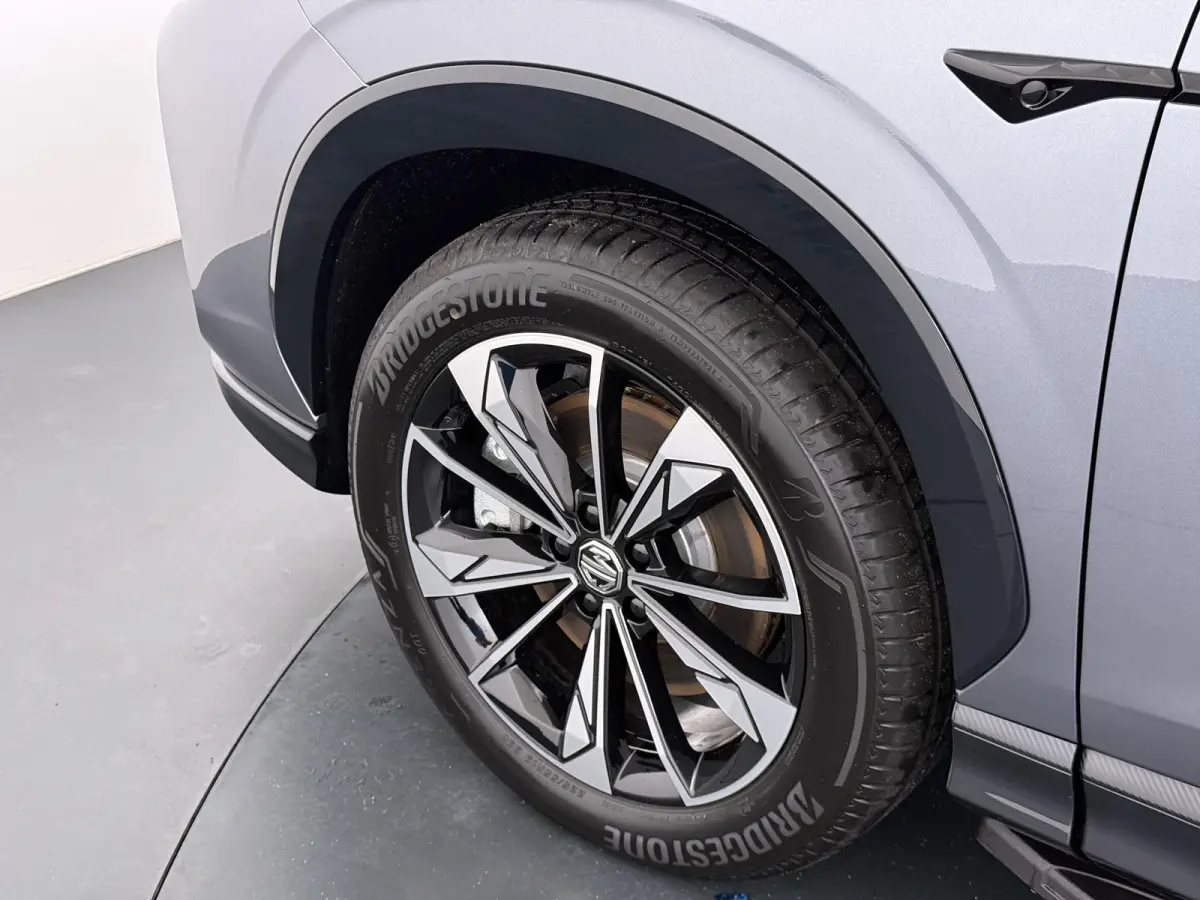 1.5 TGDI Luxury VAN: 39.900,- VOOR: 33.330,- UW HERFSTVOORDEEL: 6.570,- PLUG-IN HYBRIDE | 272PK NIEUWE AUTO | >1.000 KM TOTAAL BEREIK | 1E REGISTRATIE 03-2026 | 360° CAMERA | ELEKTRISCHE AC