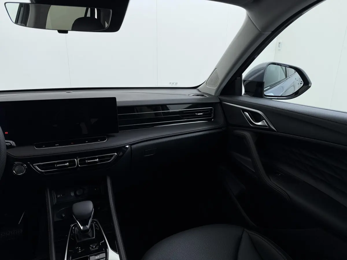 1.5 TGDI Luxury VAN: 39.900,- VOOR: 33.330,- UW HERFSTVOORDEEL: 6.570,- PLUG-IN HYBRIDE | 272PK NIEUWE AUTO | >1.000 KM TOTAAL BEREIK | 1E REGISTRATIE 03-2026 | 360° CAMERA | ELEKTRISCHE AC