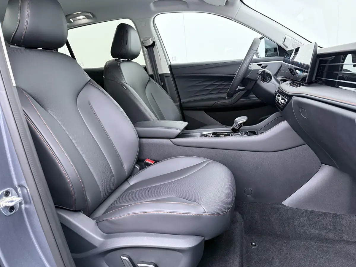 1.5 TGDI Luxury VAN: 39.900,- VOOR: 33.330,- UW HERFSTVOORDEEL: 6.570,- PLUG-IN HYBRIDE | 272PK NIEUWE AUTO | >1.000 KM TOTAAL BEREIK | 1E REGISTRATIE 03-2026 | 360° CAMERA | ELEKTRISCHE AC