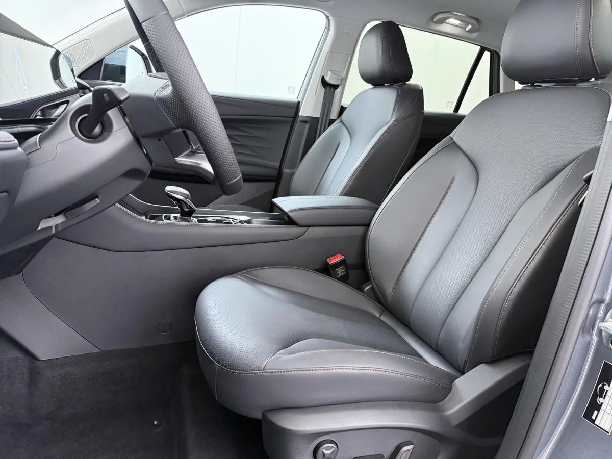 1.5 TGDI Luxury VAN: 39.900,- VOOR: 33.330,- UW HERFSTVOORDEEL: 6.570,- PLUG-IN HYBRIDE | 272PK NIEUWE AUTO | >1.000 KM TOTAAL BEREIK | 1E REGISTRATIE 03-2026 | 360° CAMERA | ELEKTRISCHE AC
