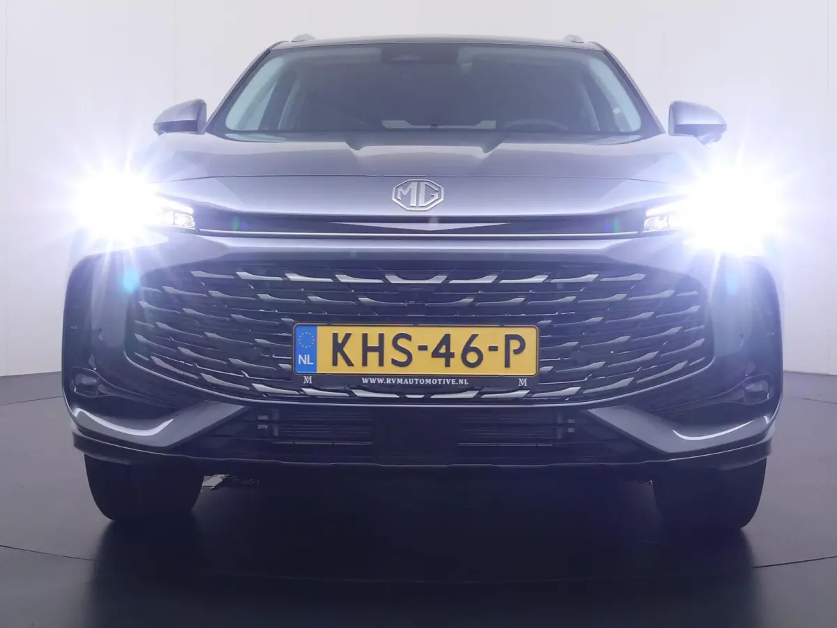 1.5 TGDI Luxury VAN: 39.900,- VOOR: 33.330,- UW HERFSTVOORDEEL: 6.570,- PLUG-IN HYBRIDE | 272PK NIEUWE AUTO | >1.000 KM TOTAAL BEREIK | 1E REGISTRATIE 03-2026 | 360° CAMERA | ELEKTRISCHE AC
