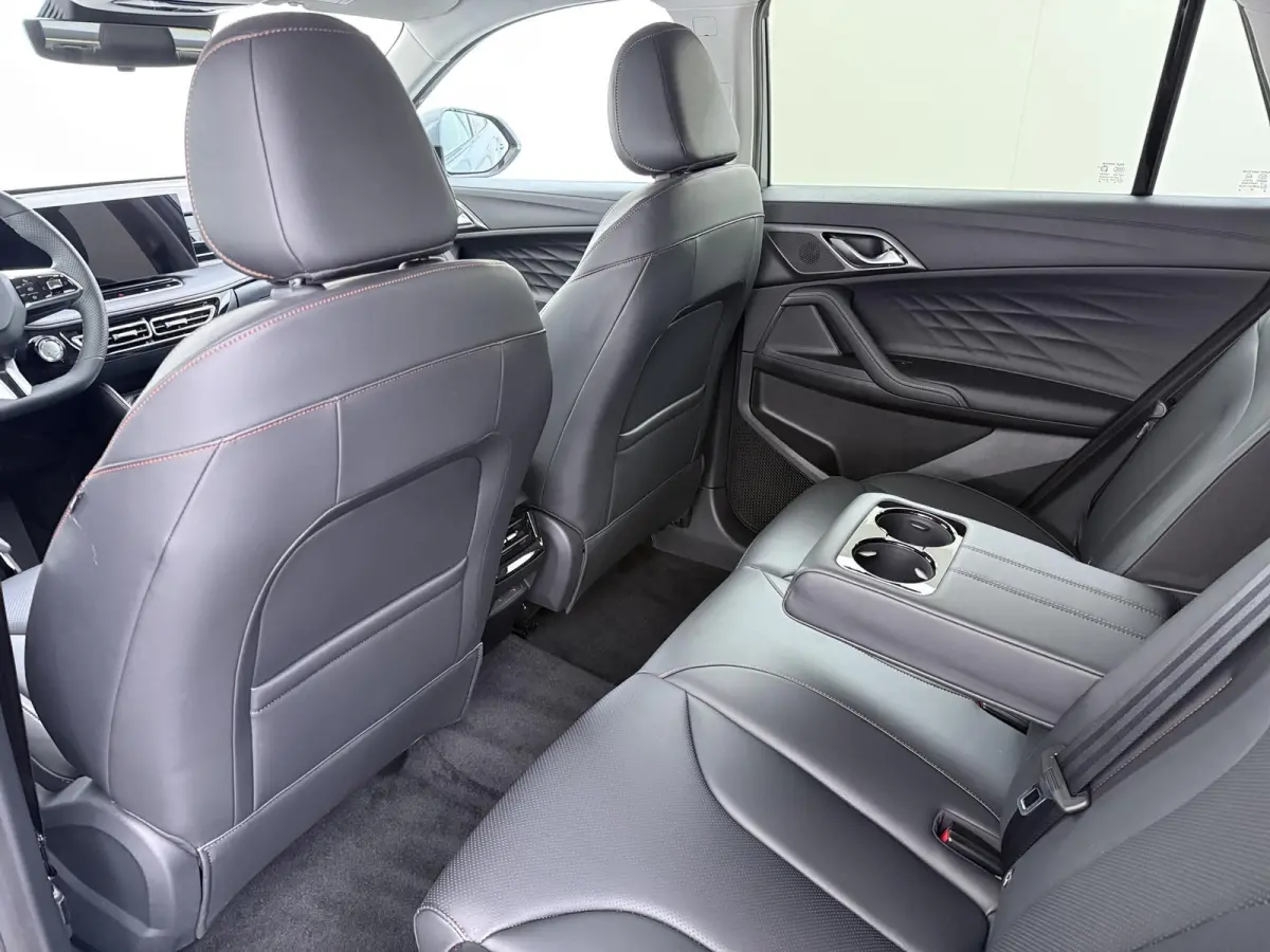 1.5 TGDI Luxury VAN: 39.900,- VOOR: 33.330,- UW HERFSTVOORDEEL: 6.570,- PLUG-IN HYBRIDE | 272PK NIEUWE AUTO | >1.000 KM TOTAAL BEREIK | 1E REGISTRATIE 03-2026 | 360° CAMERA | ELEKTRISCHE AC
