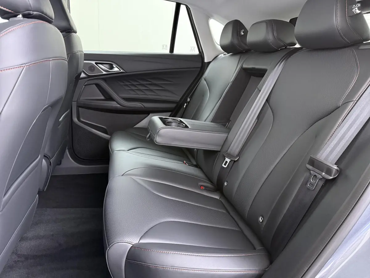 1.5 TGDI Luxury VAN: 39.900,- VOOR: 33.330,- UW HERFSTVOORDEEL: 6.570,- PLUG-IN HYBRIDE | 272PK NIEUWE AUTO | >1.000 KM TOTAAL BEREIK | 1E REGISTRATIE 03-2026 | 360° CAMERA | ELEKTRISCHE AC