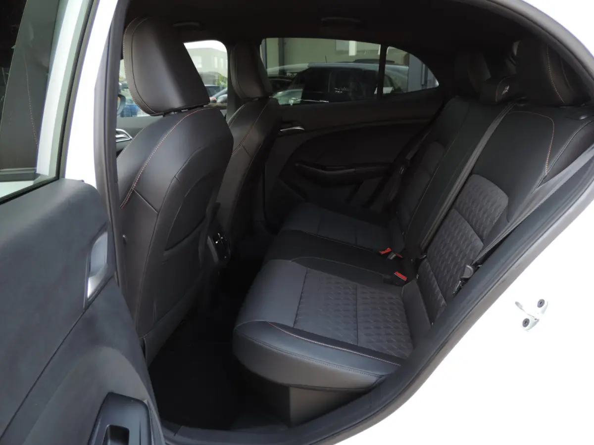 1.5 Hybrid+ Luxury AUTOMAAT 25.000km | NLauto | 1e Eig | ECC | 360Cam | Halfleer | LED kopl | Priv.glas | CarPlay