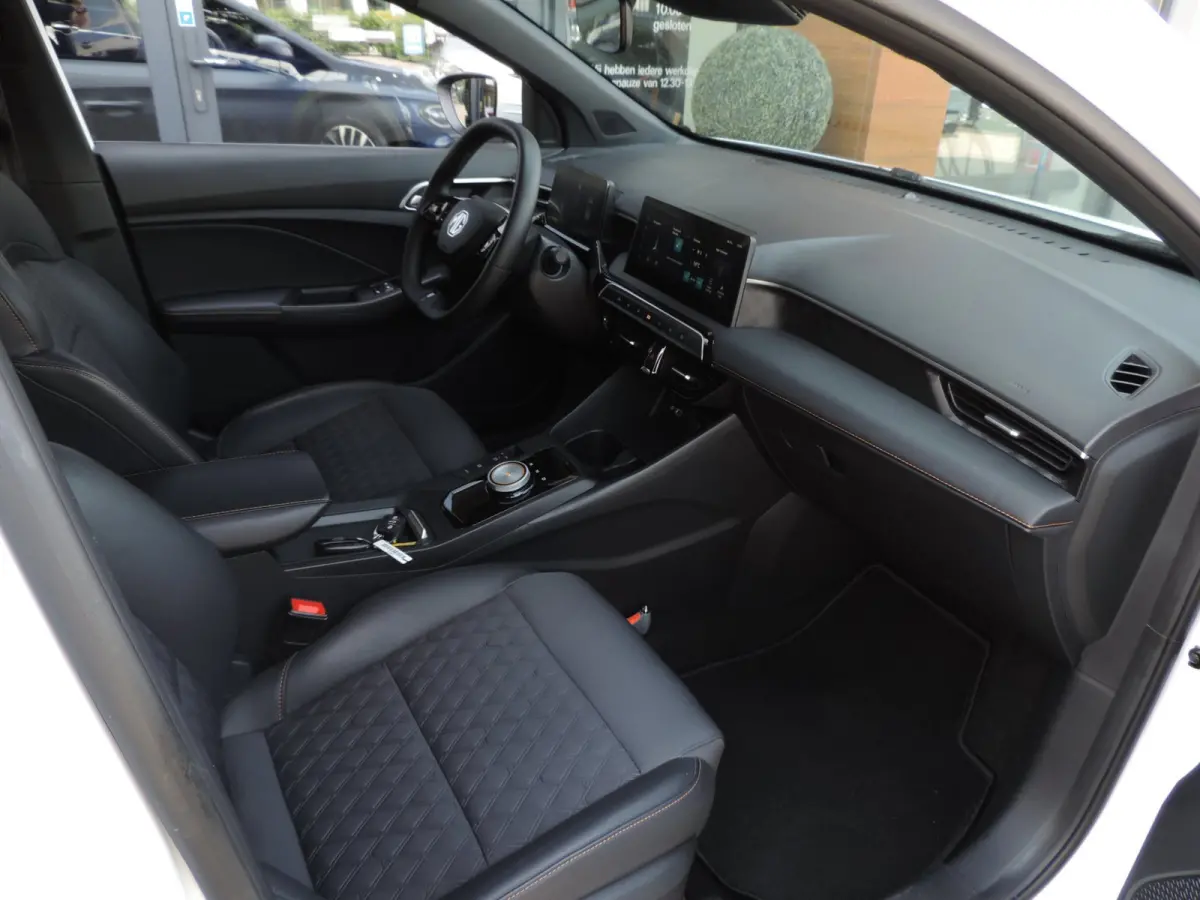 1.5 Hybrid+ Luxury AUTOMAAT 25.000km | NLauto | 1e Eig | ECC | 360Cam | Halfleer | LED kopl | Priv.glas | CarPlay
